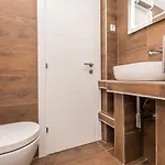 Jakov With A Pool Apartman *