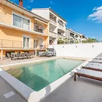 Jakov With A Pool Apartman Zára