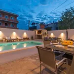 Apartman Jakov With A Pool Zára