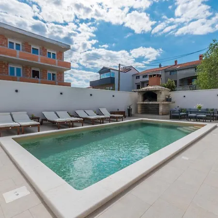 Jakov With A Pool Apartament Zadar