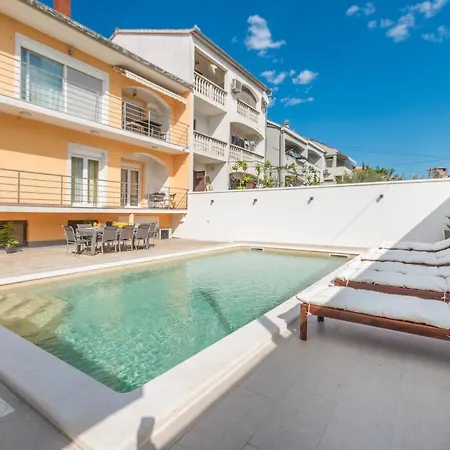Jakov With Pool Апартаменты *