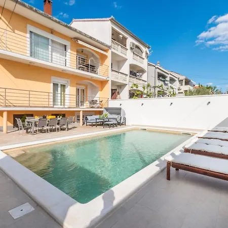 Jakov With Pool Апартаменты Задар