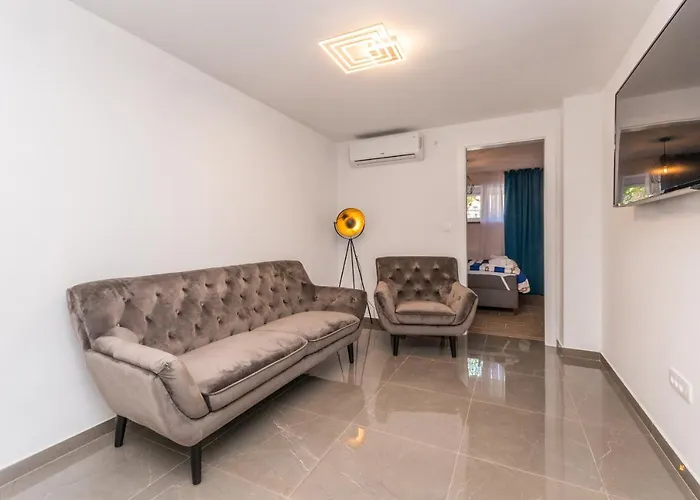 Apartament Jakov With A Pool Zadar