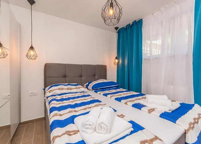 Jakov With A Pool Apartament *
