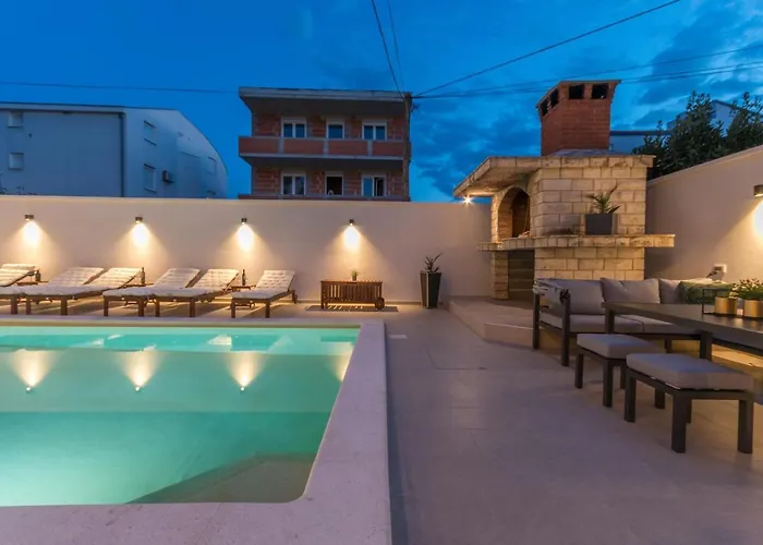 Jakov With A Pool Apartament Zadar
