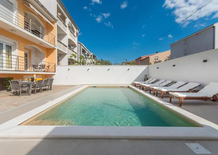 Jakov With A Pool Apartament Zadar