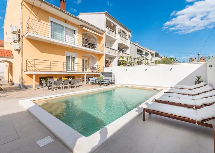 Jakov With A Pool Apartament Zadar