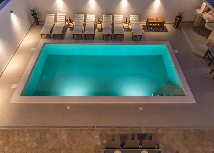 Apartament Jakov With A Pool