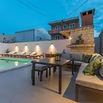 Apartamento Jakov With A Pool