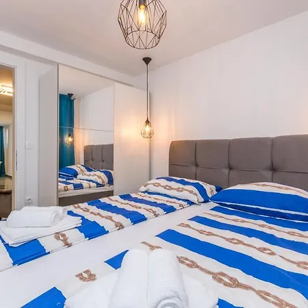 Lejlighed Jakov With A Pool *