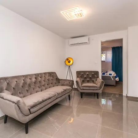 Apartment Jakov With A Pool Zadar