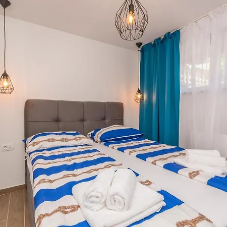 Jakov With A Pool Apartment *