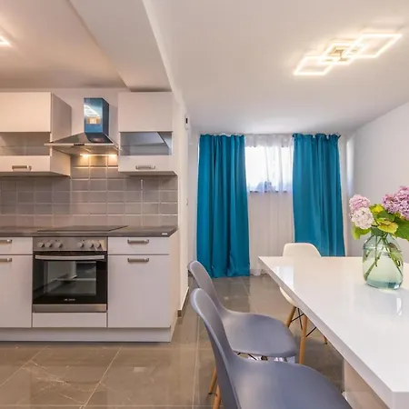 Apartment Jakov With A Pool *