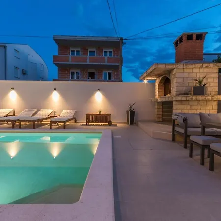 Jakov With A Pool Apartment Zadar