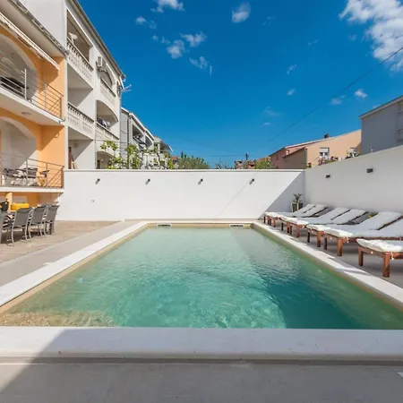 Jakov With A Pool Apartment Zadar