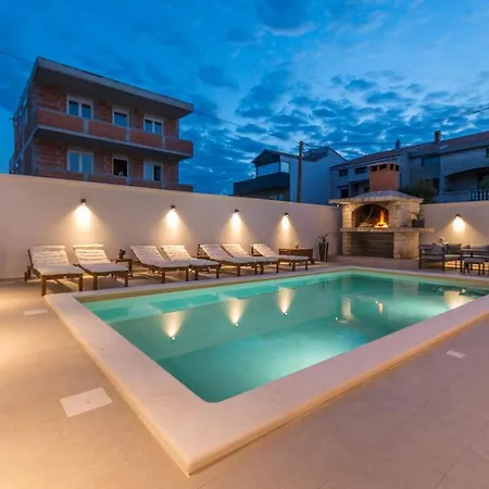 Apartment Jakov With A Pool Zadar