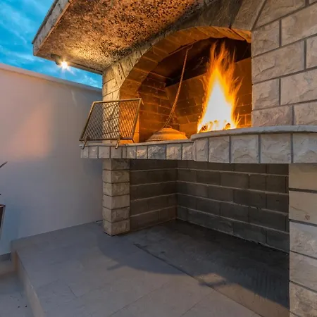 Apartment Jakov With A Pool