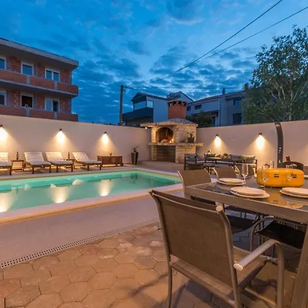 Apartment Jakov With A Pool Zadar