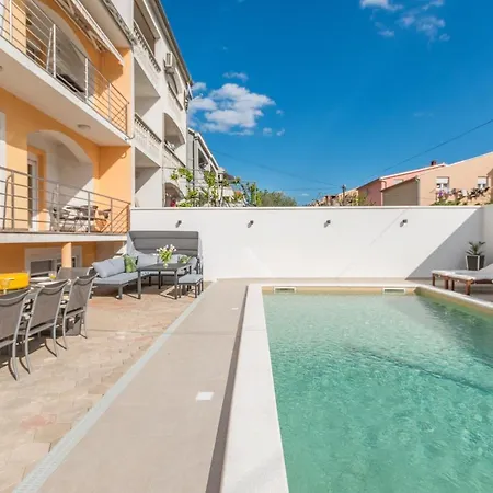 Apartmán Jakov With A Pool Zadar