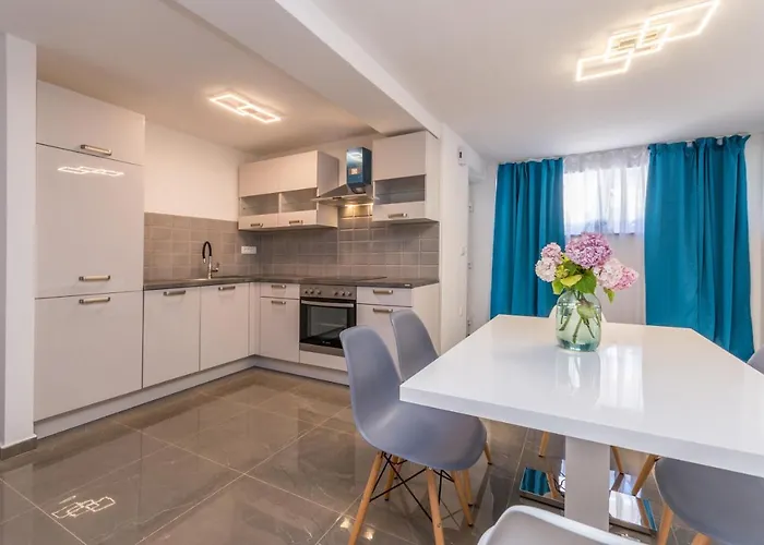 דירה Jakov With A Pool