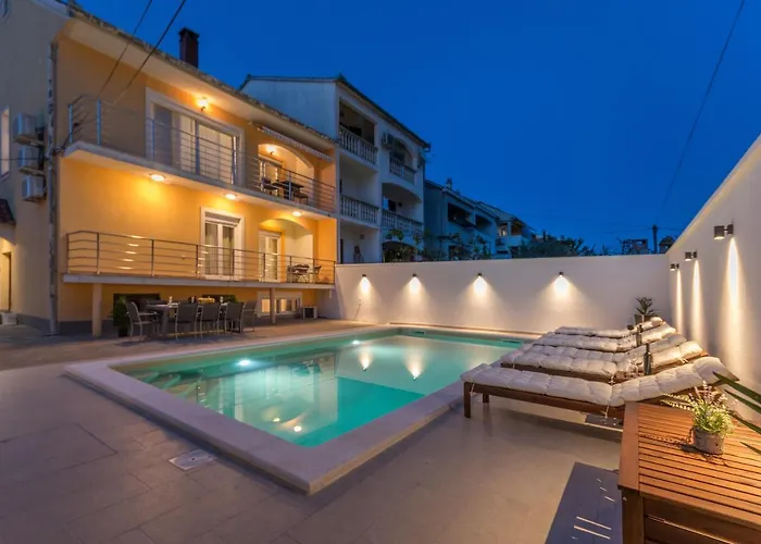 Jakov With A Pool זאדאר