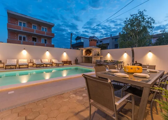 Apartmán Jakov With A Pool Zadar