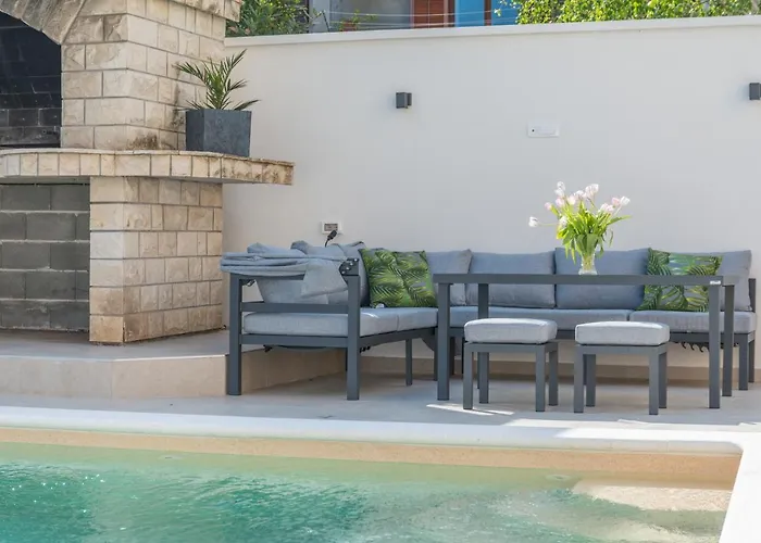 Apartmán Jakov With A Pool *