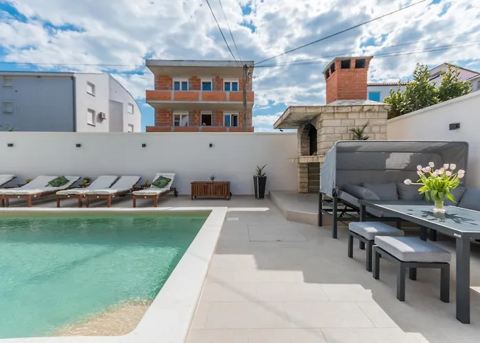 Jakov With A Pool * זאדאר