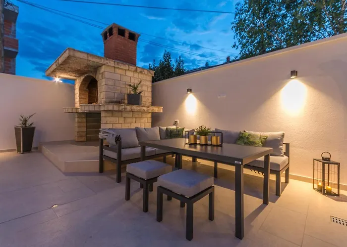 Jakov With A Pool דירה